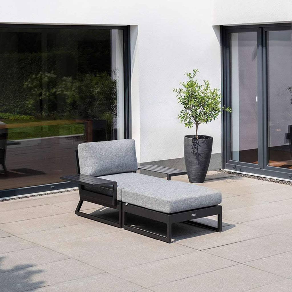 Loungestol Ocean Skid Platform med loungetaburett aluminium Kettler detalj av stoff