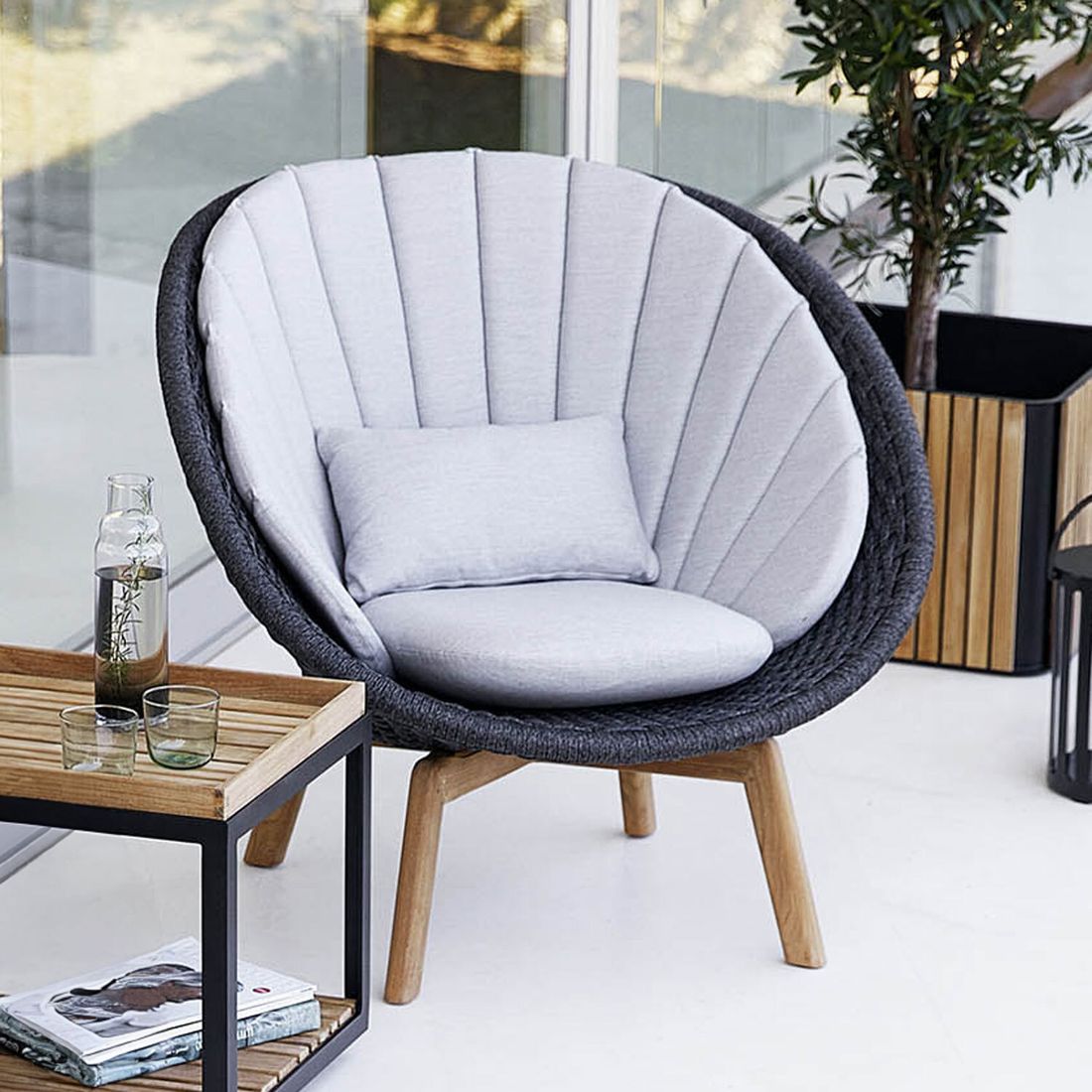 Loungestol Peacock resirkulert teak tau forfra