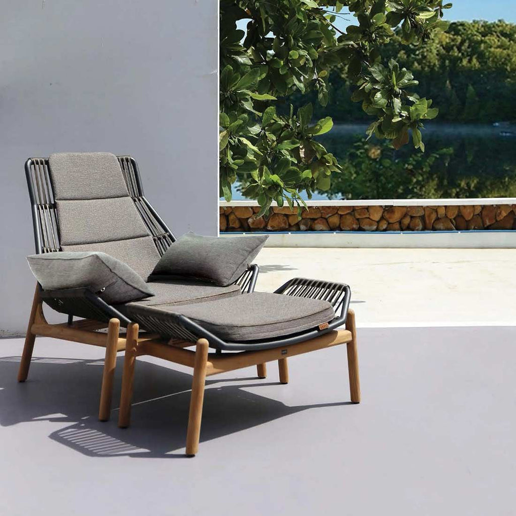 Loungestol Pollux med krakk teak og tau forfra
