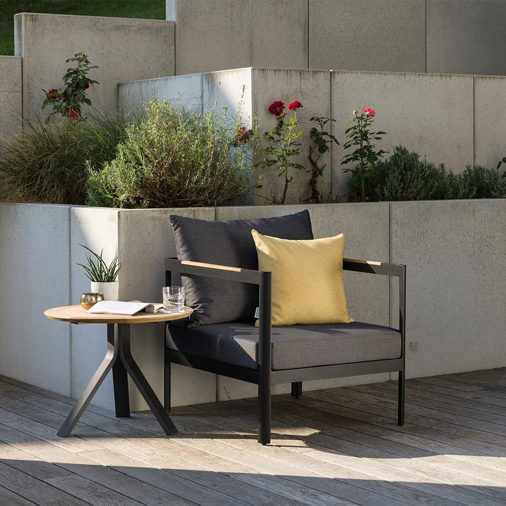 Loungestol Viggo aluminium/textilen 72x78 cm montert i hage