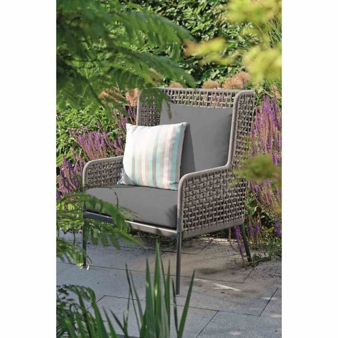 Loungestol Greta aluminium tau 76x76 cm montert på terrasse