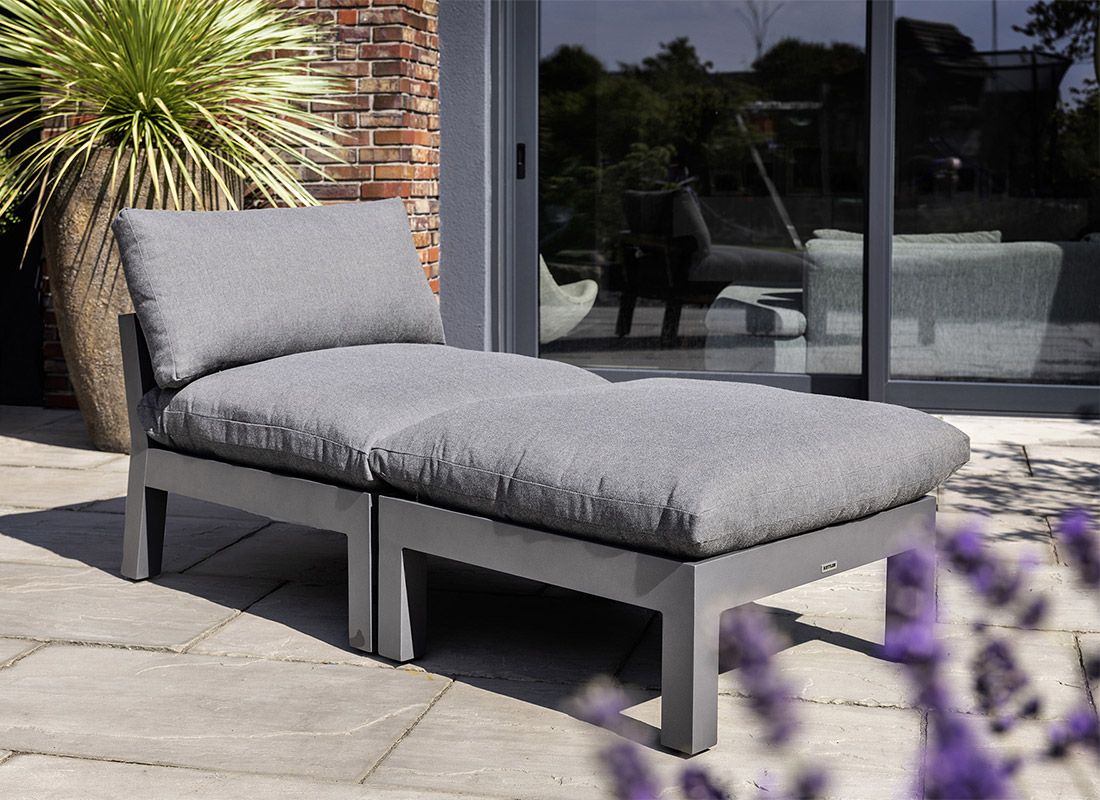 Oversikt over Loungetaburett Comfort aluminium/Agora i hage