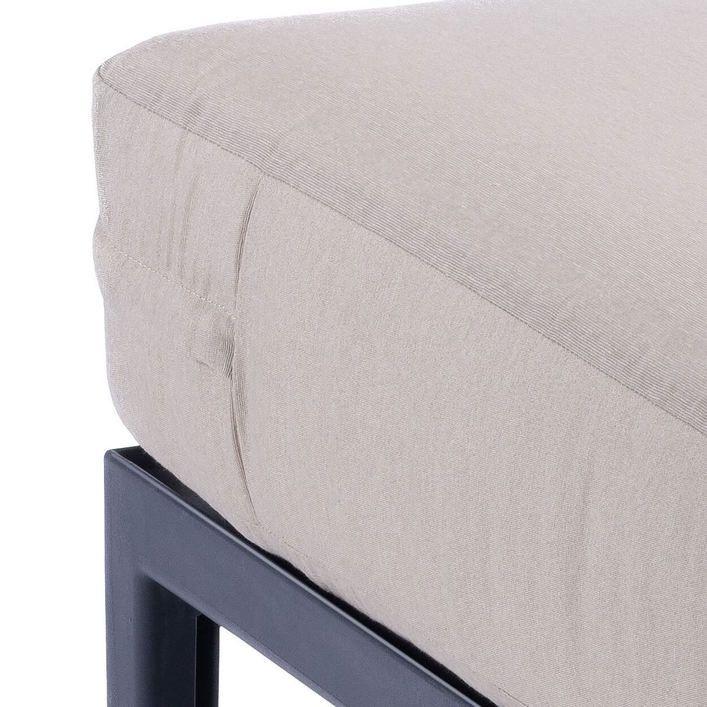Oversikt over Loungetaburett Engels Module 1 plast 80x80 cm i hagemiljø