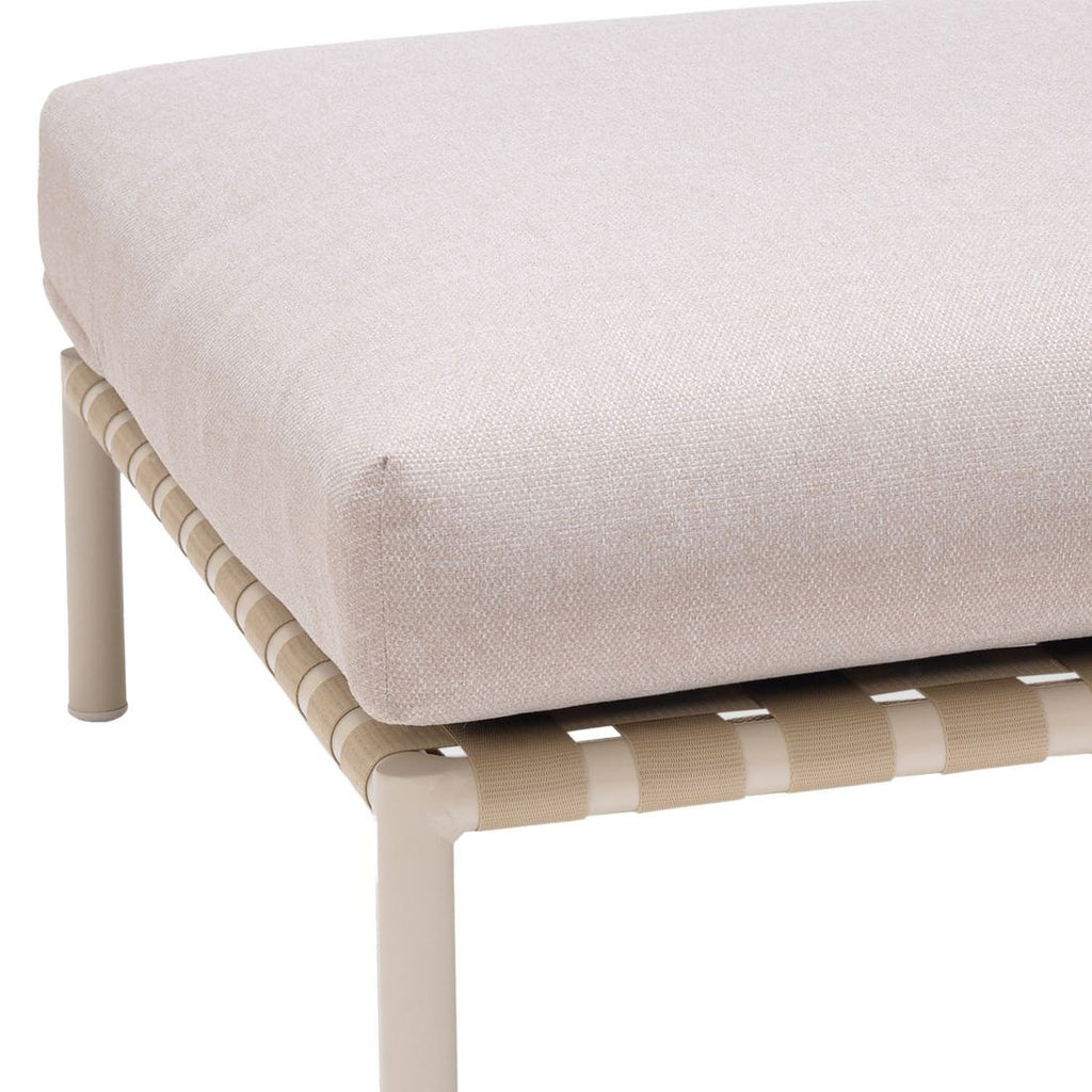 Loungetaburett Horizon aluminium/olefin 87x87 cm montert på terrasse