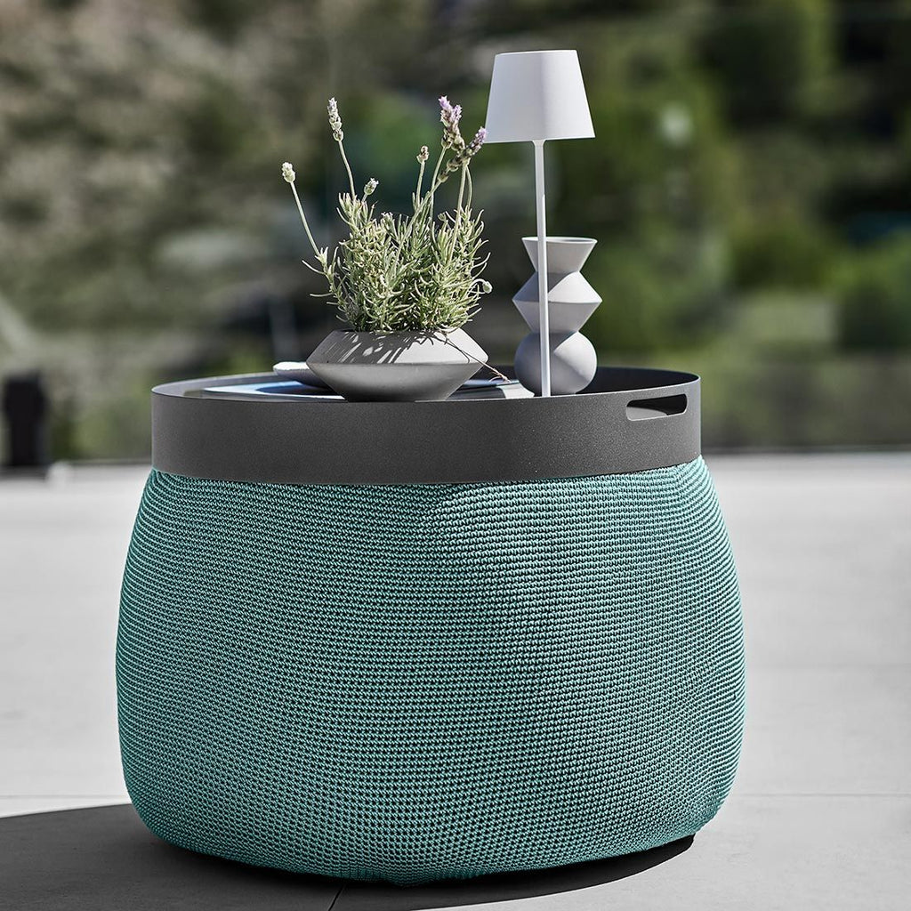 Loungetaburett Knuff M Ø65cm polypropylen - Solpuri montert på terrasse