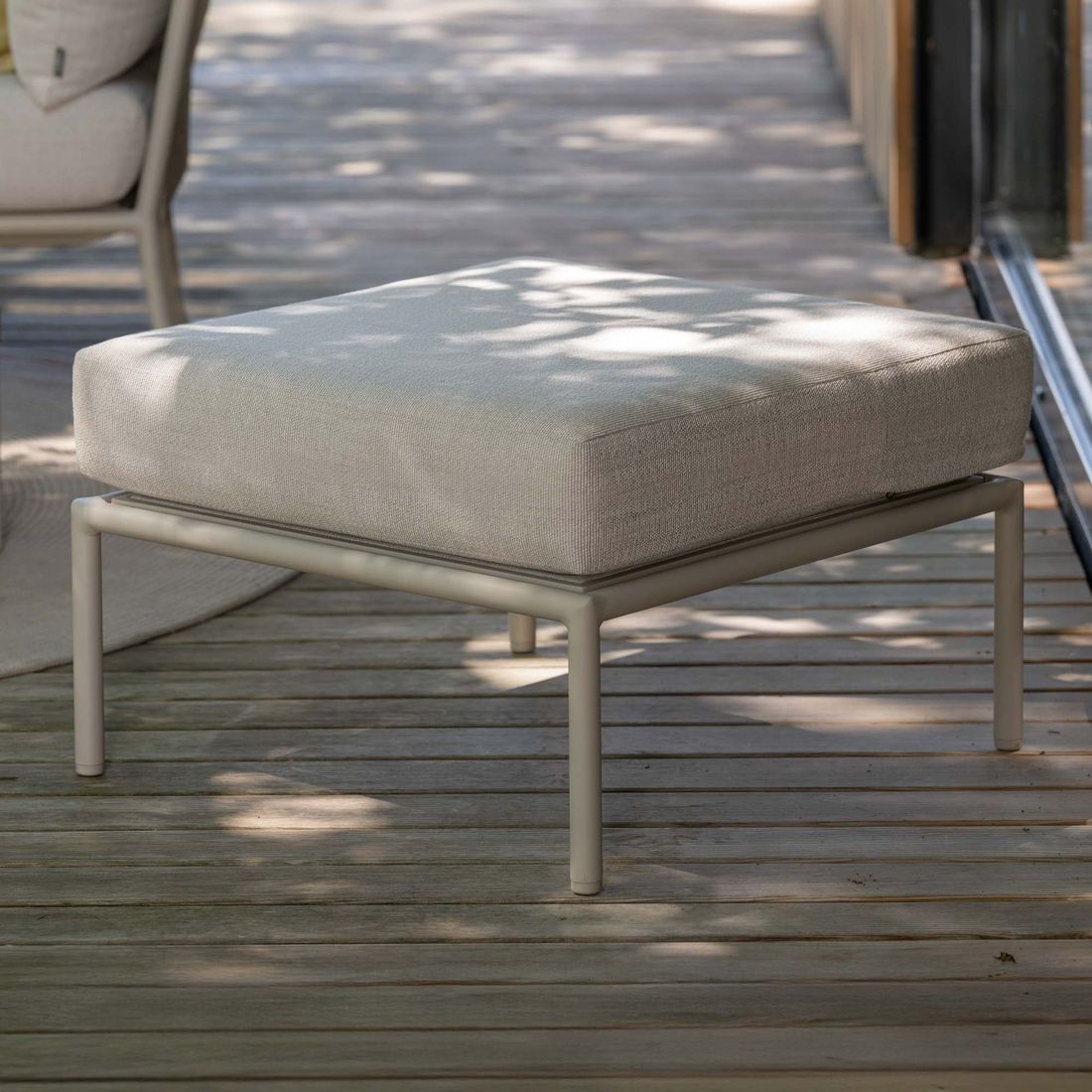 Loungetaburett Romy aluminium/utestoff 65x65 cm forfra