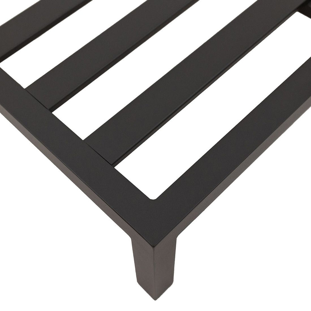 Loungetaburett Sondrino aluminium polyester montert på terrasse