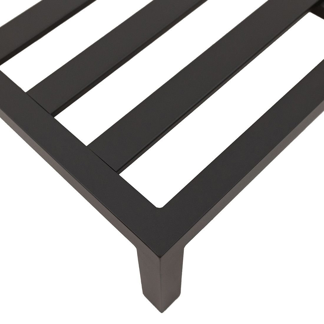 Loungetaburett Sondrino aluminium polyester montert på terrasse
