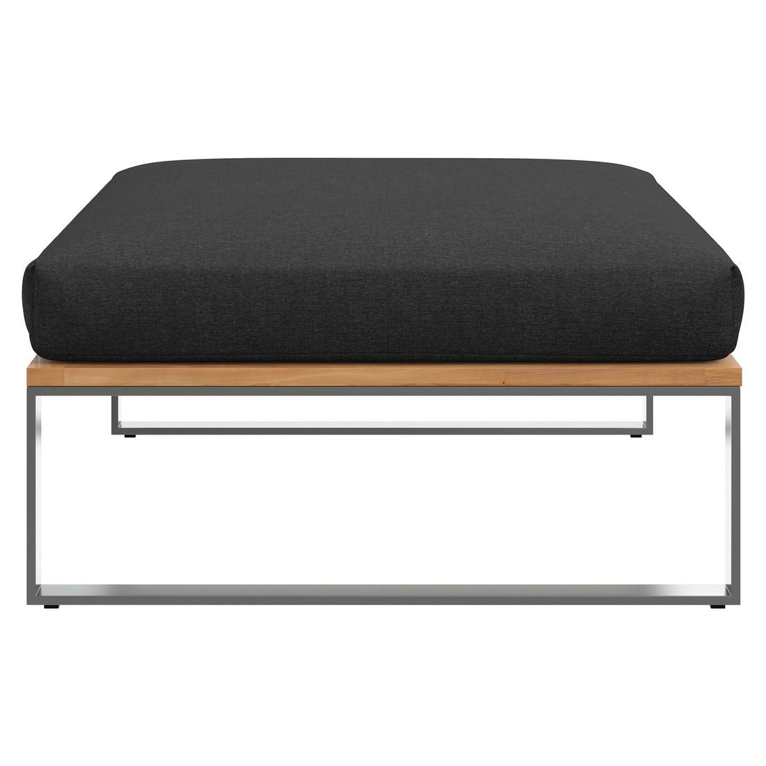 Montert Loungetaburett Sumba rustfritt stål/teak med pute på terrasse