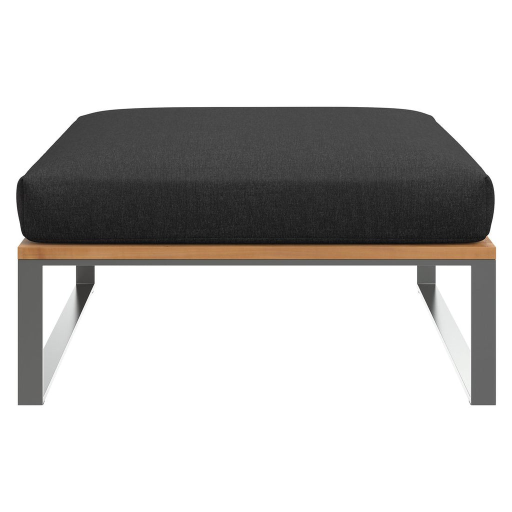 Nærbilde av rustfritt stål ramme på Loungetaburett Sumba rustfritt stål/teak med pute