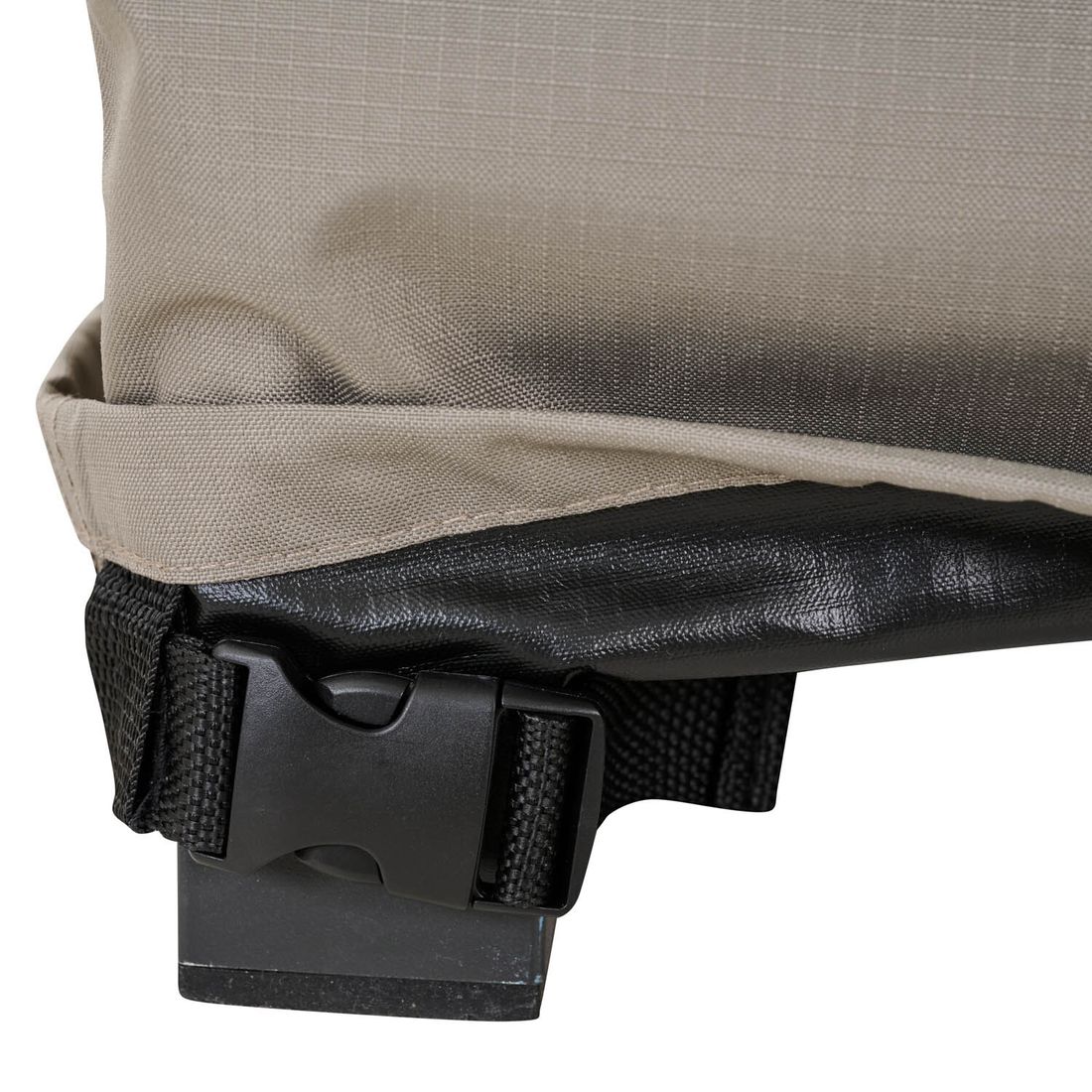 Loungetrekk Plus 255x255x70 cm beige montert på loungemøbler