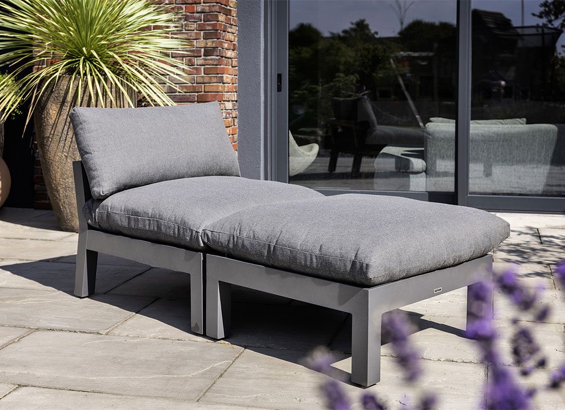 Detalj av sittepute på Midtmodul lounge Comfort aluminium 82x90 cm
