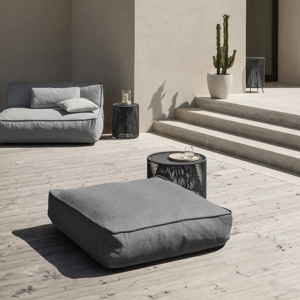 Oversikt av Midtmodul lounge Grow 130x130 cm kunstfiber Coal på terrasse