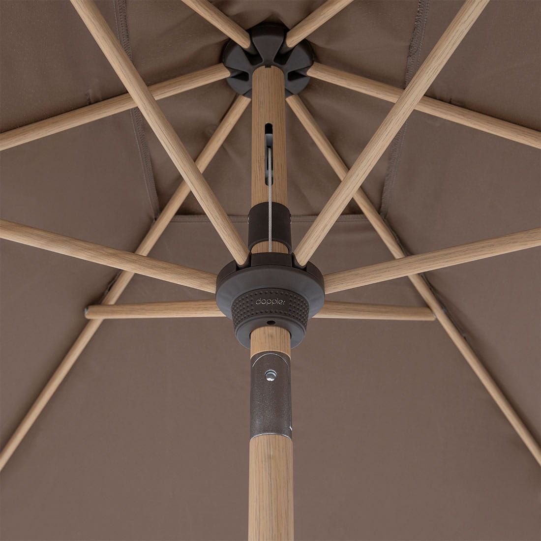 Sideprofil av Midtstolpe-parasoll Alu-Wood Ultra 210x140 cm greige