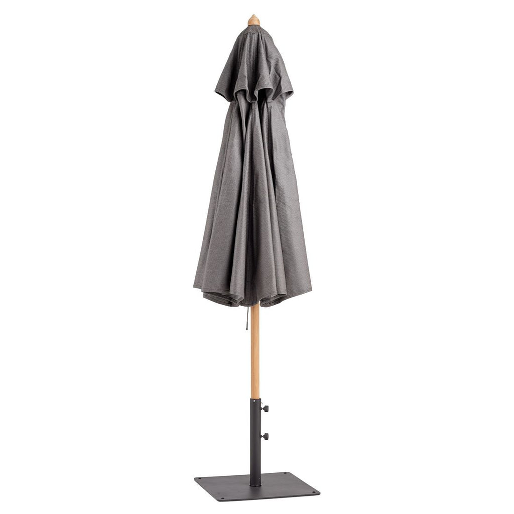 Nærbilde av parasollstang i teak på Midtstolpe-parasoll Aton Ø300cm inkl. parasollfot