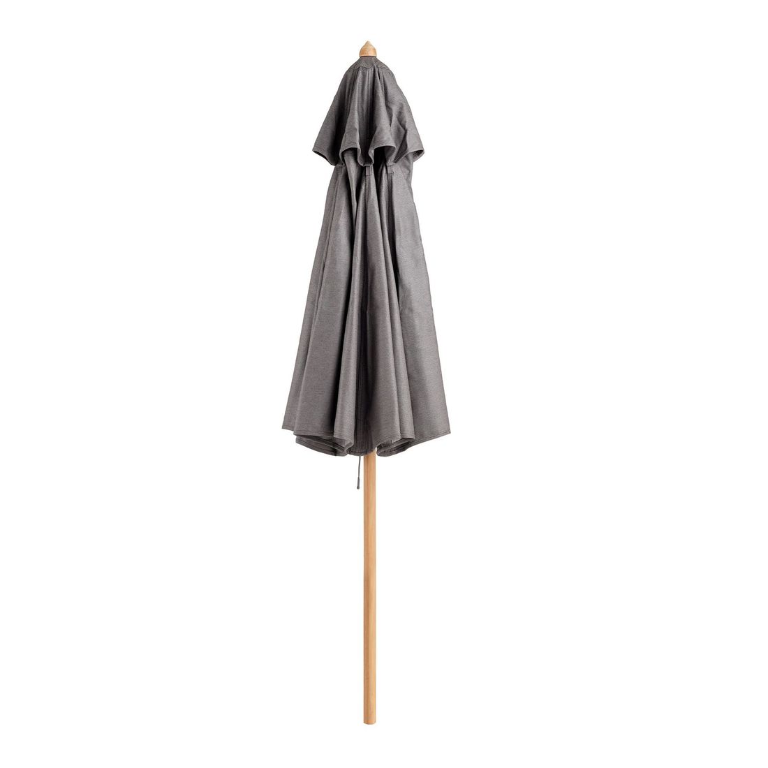Montert Midtstolpe-parasoll Aton Ø300 cm natur/platinum på terrasse