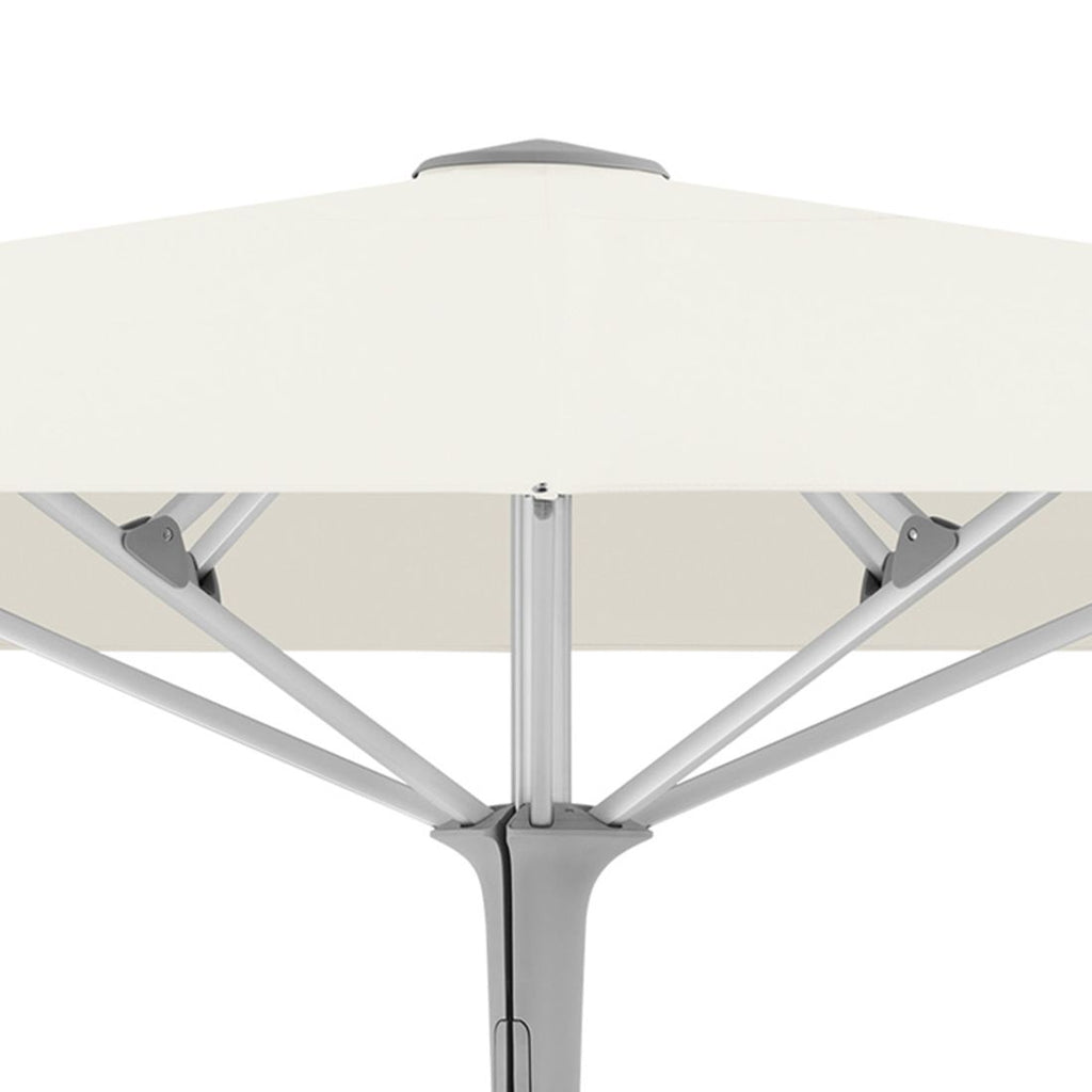 Oversikt over Midtstolpe-parasoll Fortello Pro 350x350 cm sølv i hage