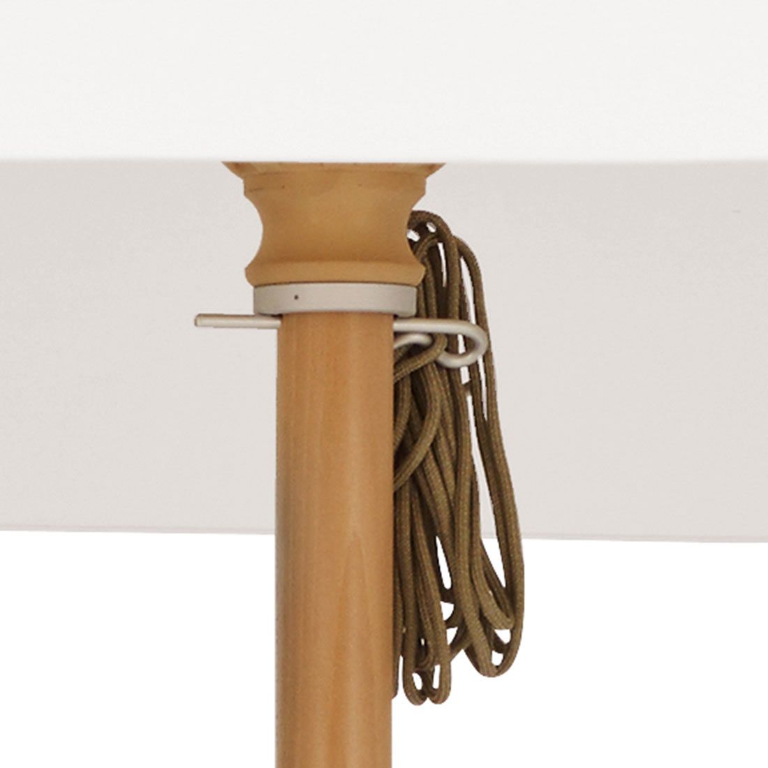 Midtstolpe-parasoll Piazzino Ø350cm Glatz montert i hage