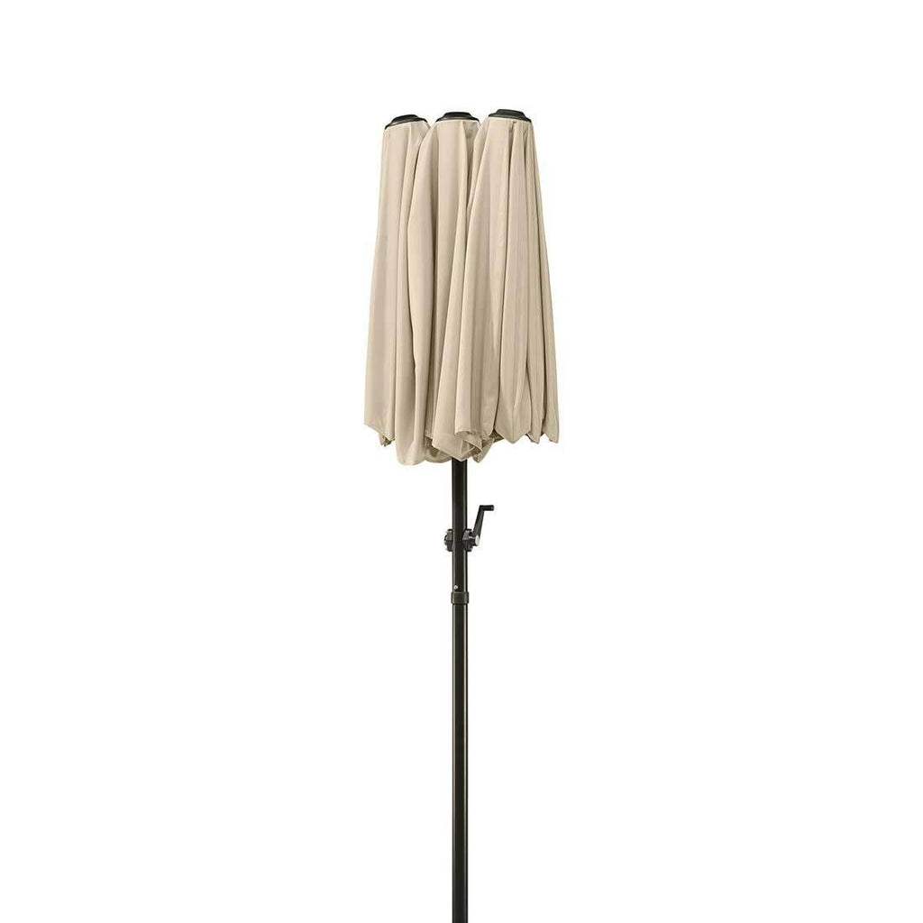Midtstolpe-parasoll Salerno 300x150cm vippefunksjon i bruk