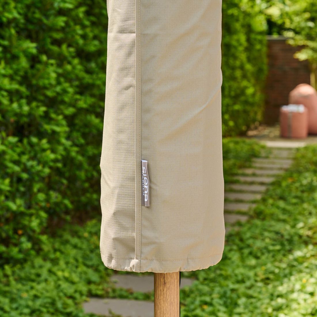 Møbeltrekk for midtstolpe-parasoll Ø300 cm Plus - Siena Garden detalj av stoff