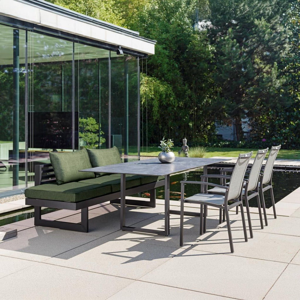 Nærbilde av justerbar relaxfunksjon på Spisesofa ute New Holly justerbar aluminium