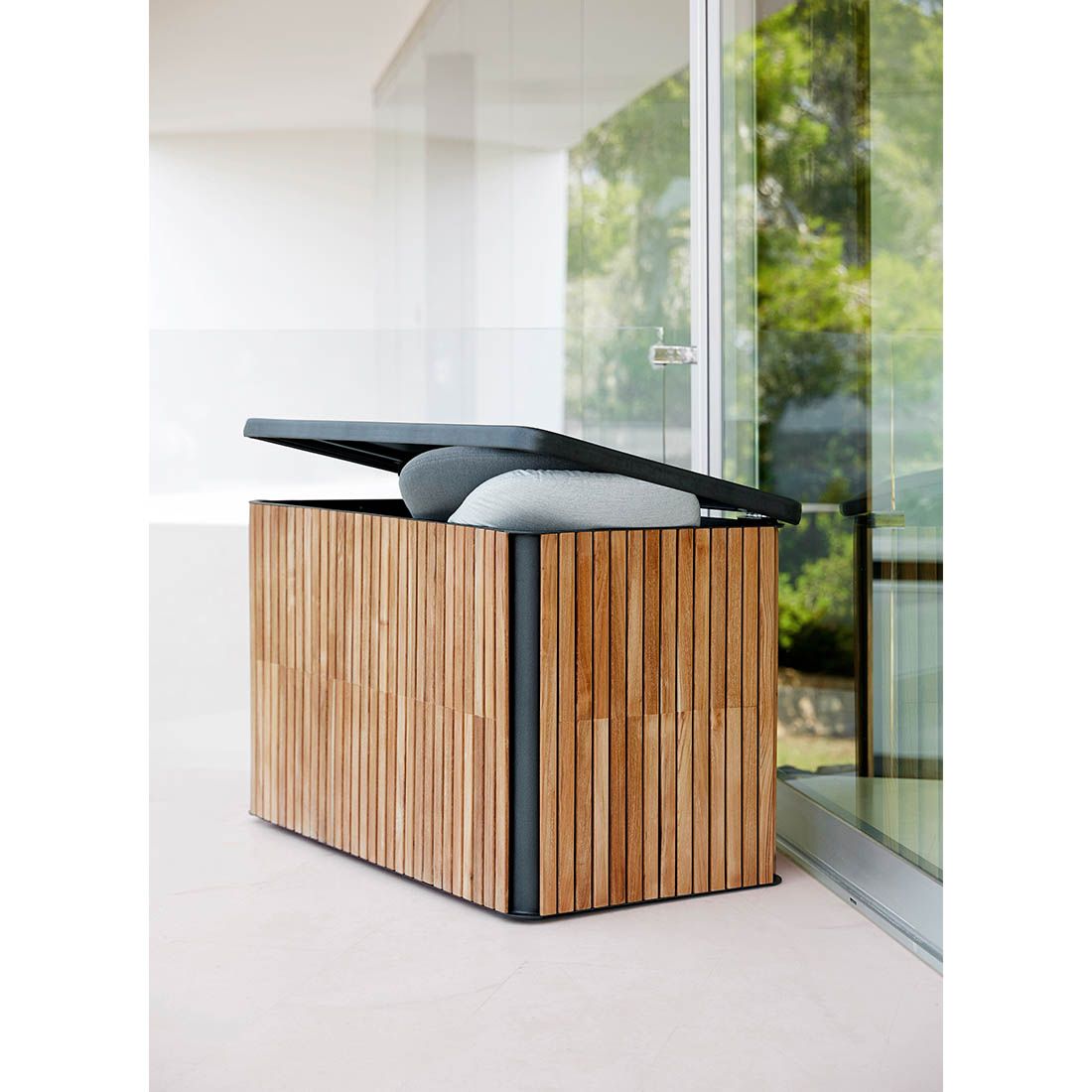 Oppbevaringsboks ute Combine liten teak/aluminium 116 cm aluminiumdetalj