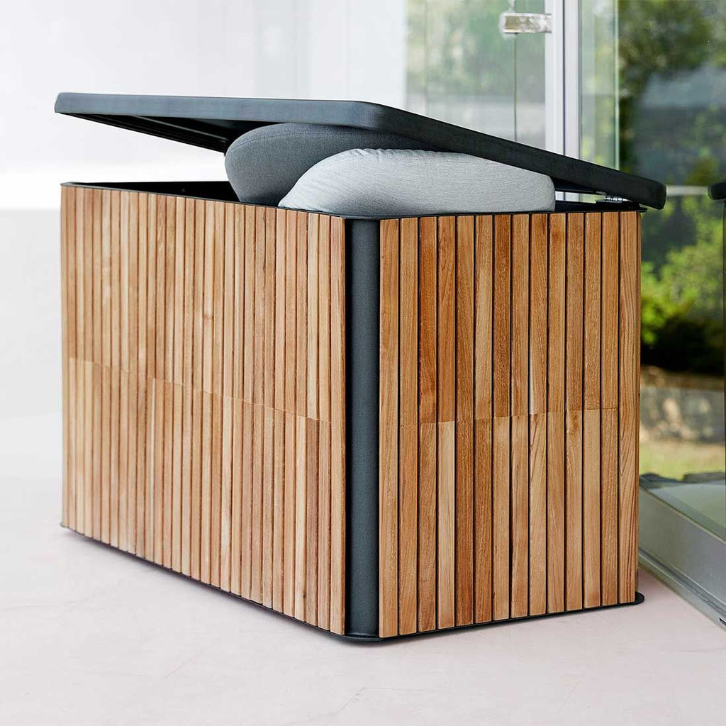 Oppbevaringsboks ute Combine liten teak/aluminium 116 cm nærbilde av lås