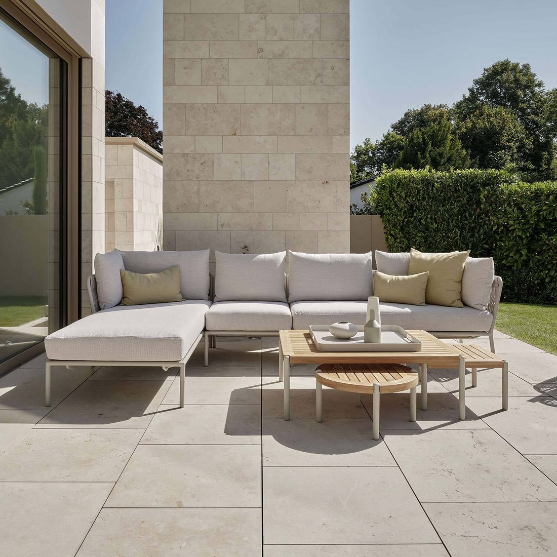 Oversikt av Chaiselongue lounge Romy aluminium tau 90x166 cm i uterom