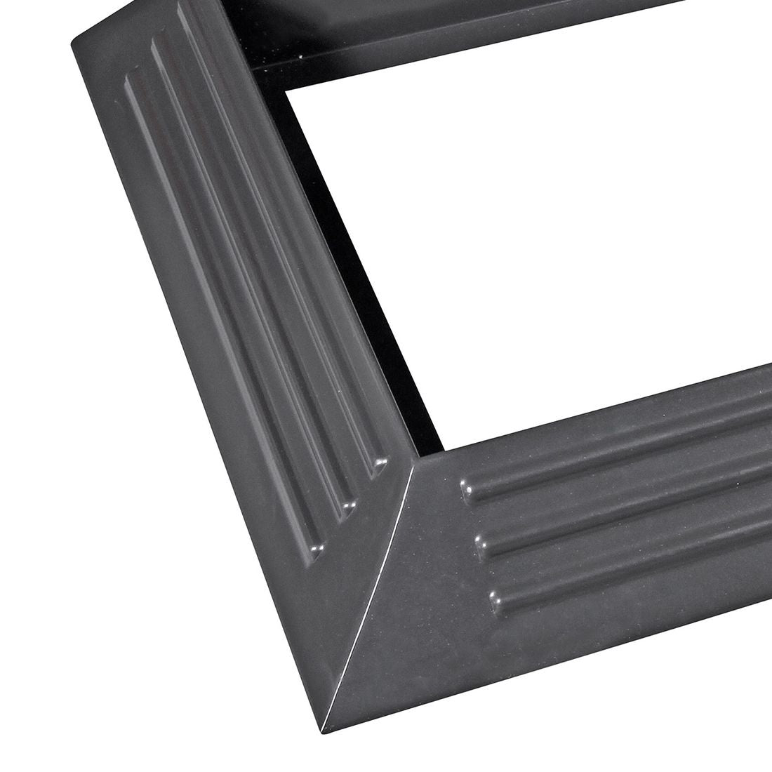 Montert Parasollfot LK106/M8 ramme for fritthengende parasoll i hage