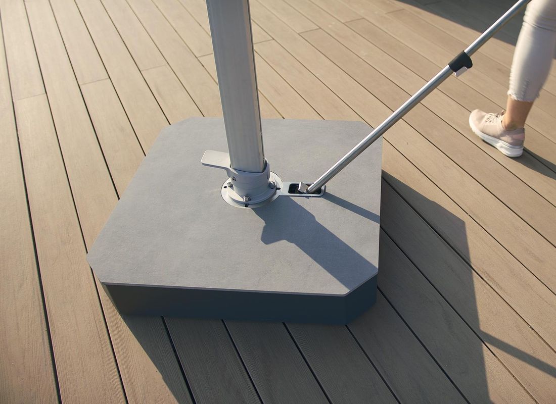 Detalj av keramisk plate på Parasollfot Maxi Plus 240 kg med hjul