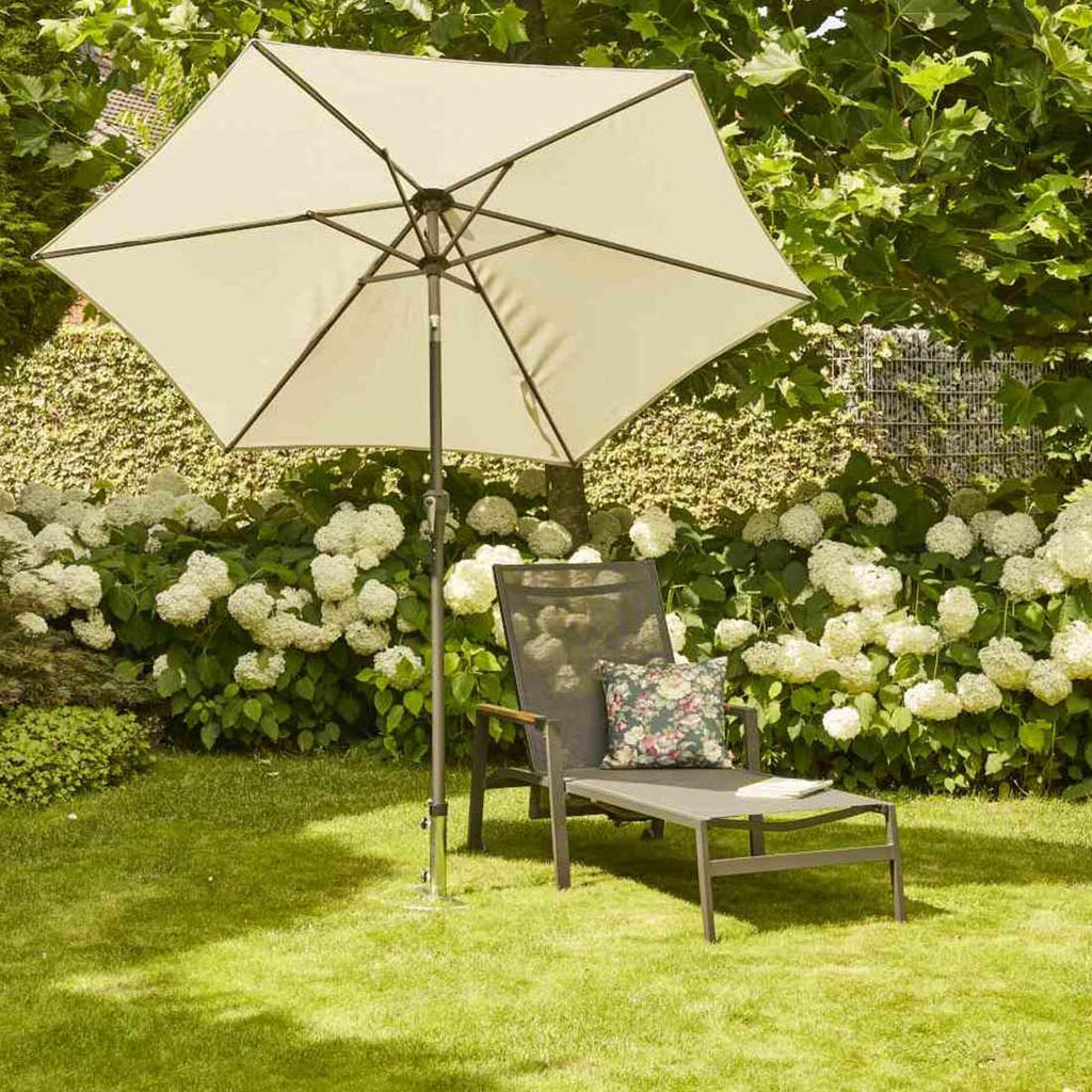 Montert parasollfot universal gresspigg stål 40x40 cm Siena Garden i hage