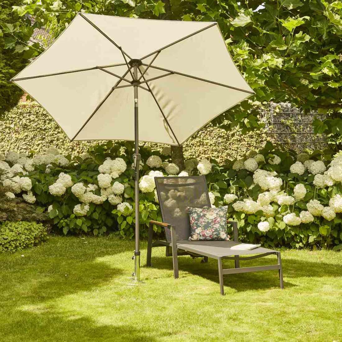 Montert parasollfot universal gresspigg stål 40x40 cm Siena Garden i hage