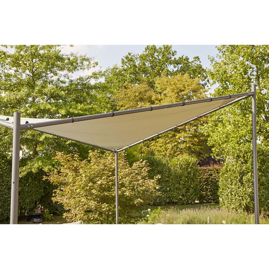 Pergola Berlino 300x300 cm stål/polyester montert i hage