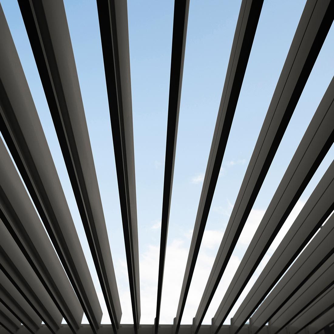 Montert Pergola Cadiz 720x360 cm aluminium antrasitt på terrasse