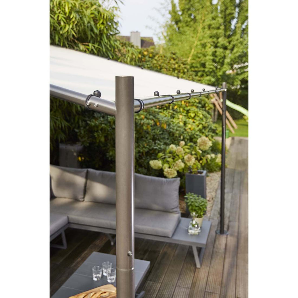 Montert Pergola Levino 300x400 cm stål/polyester på terrasse