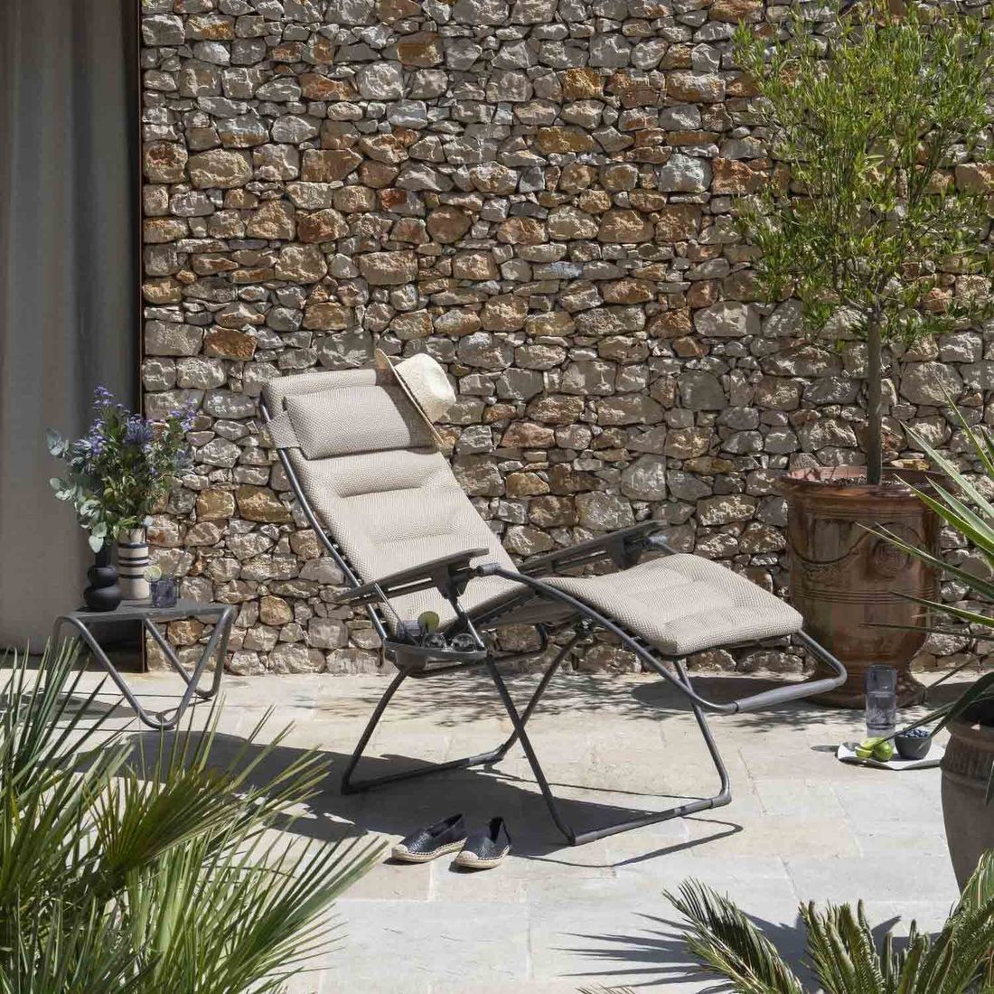 Relax-stol Futura XL stål/BeComfort titane/moka sett fra siden