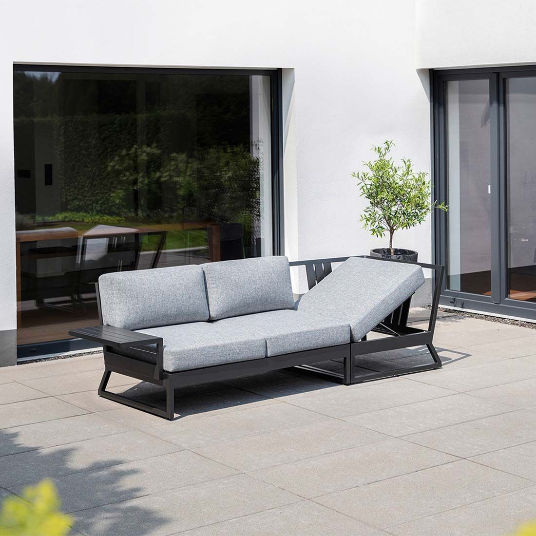 Sidebord Ocean Skid Platform 61x27 cm antrasitt detalj aluminium