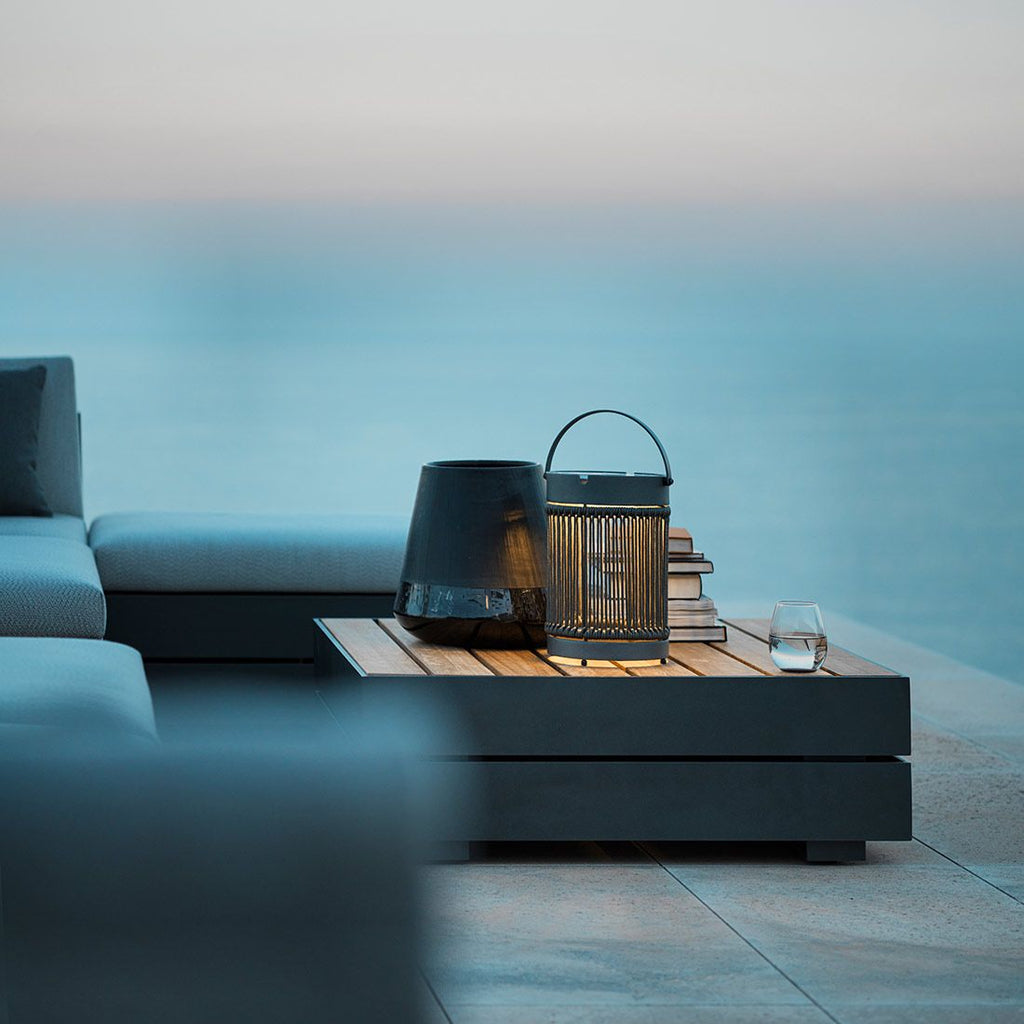 Sidebord ute Boxx aluminium/teak 90x90 cm bakside