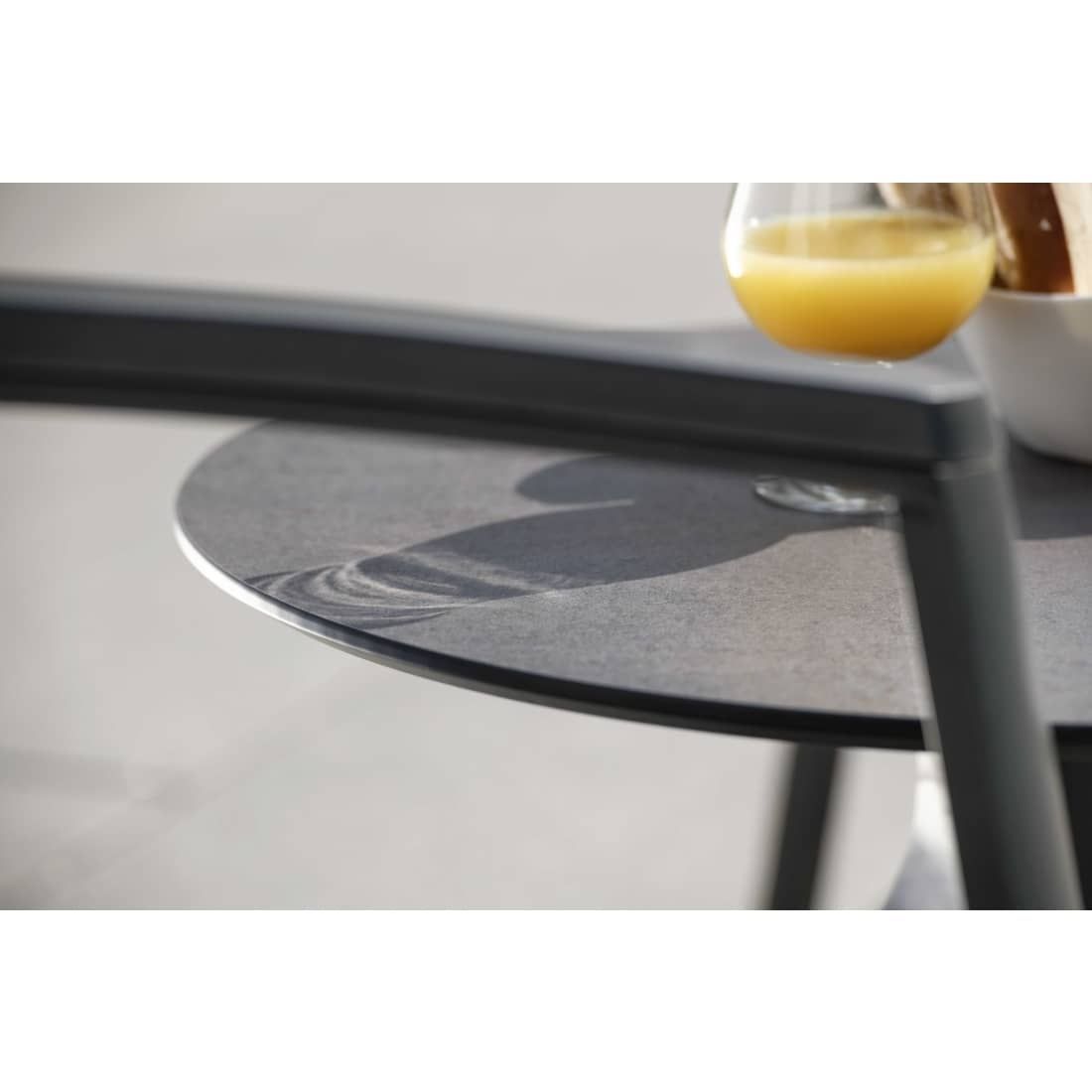 Sidebord ute Freddie aluminium/Silverstar Ø55 cm bakside
