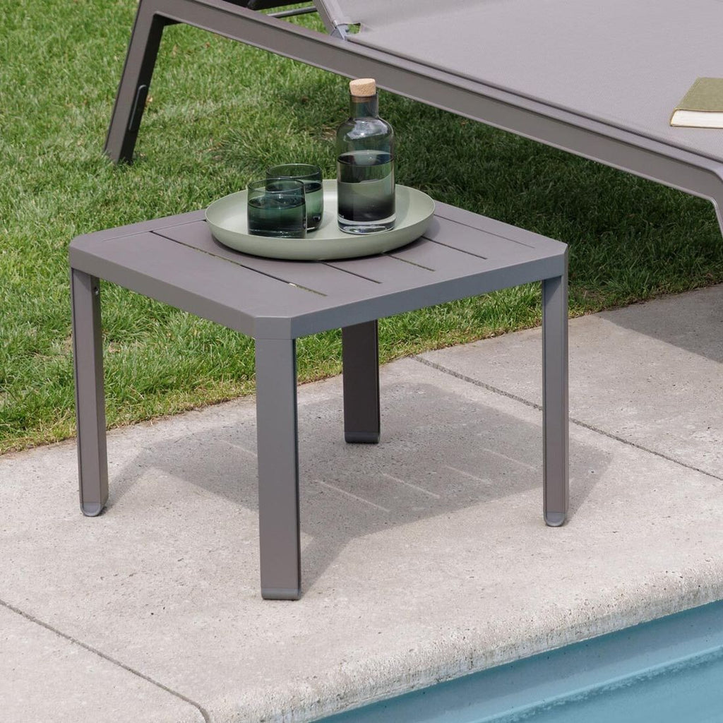 Sidebord ute Latitude aluminium 50x50 cm - Kettler bakside