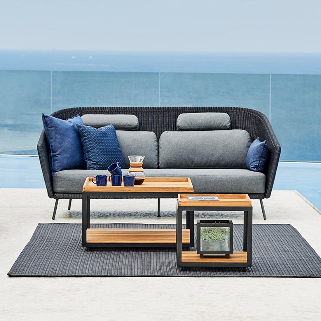 Sidebord ute Level 48x48 cm aluminium/teak bakside