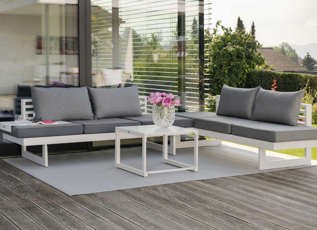 Sidebord ute Novus aluminium hvit 67x63 cm Stern montert i hage