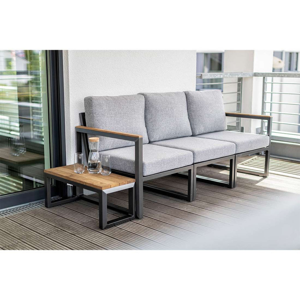Nærbilde av aluminiumsramme på Sidebord ute Ocean Skid 70x30 cm