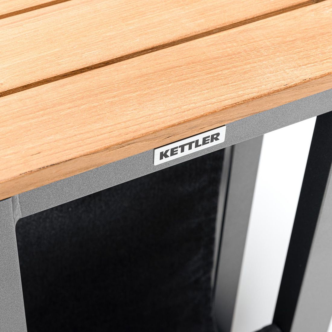Montert Sidebord ute Ocean Skid aluminium/teak 46x36 cm på terrasse