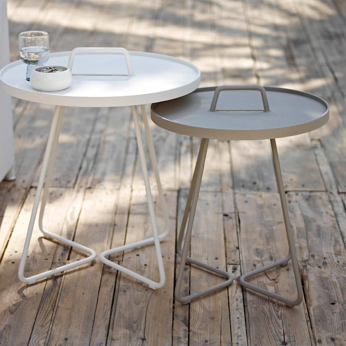 Sidebord ute On-the-move aluminium Ø44x54 cm taupe bakside