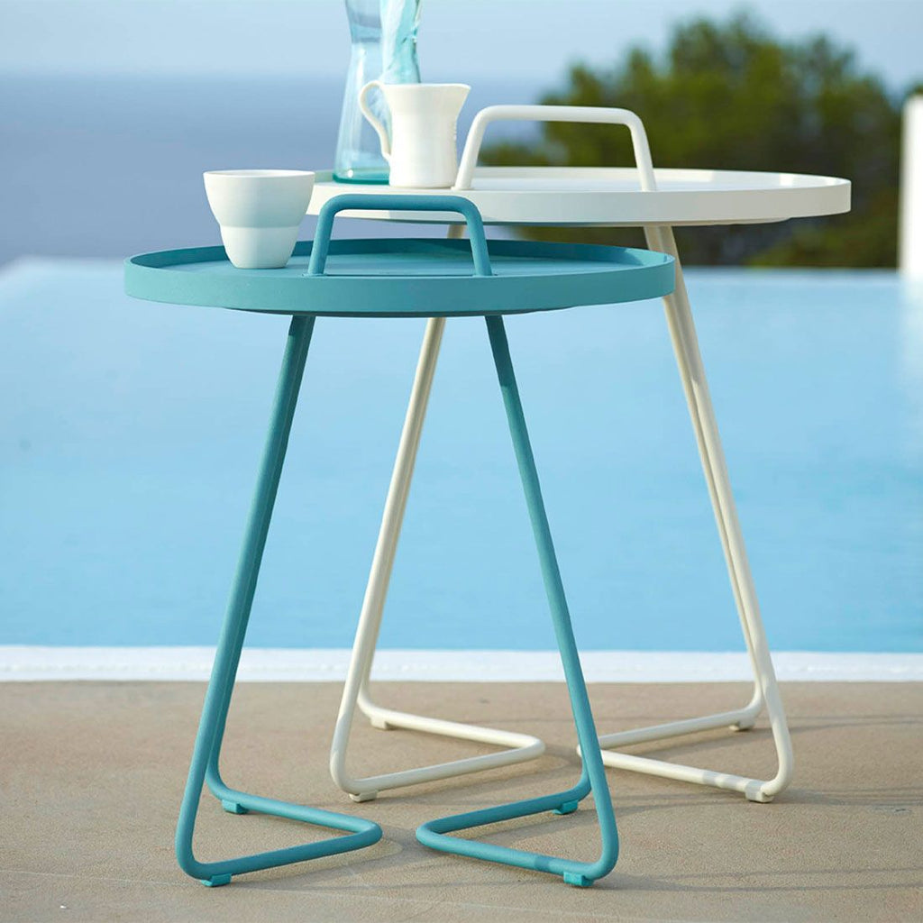 Sidebord ute On-the-move aluminium Ø52x60 cm hvit bakside