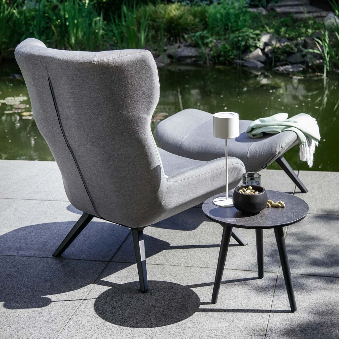 Sidebord ute Texel Ø66 cm aluminium/glasskeramikk designprofil