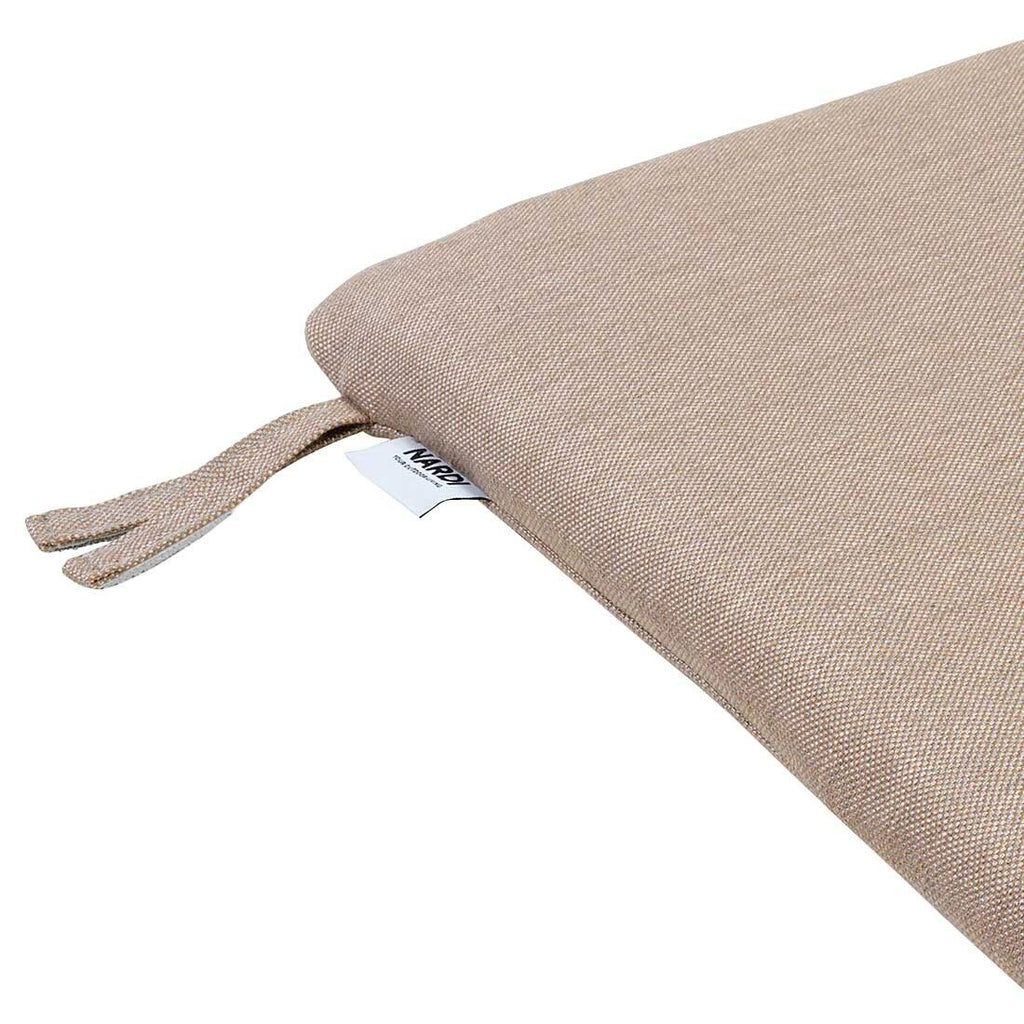 Detalj av Sittepute Doga polyakryl 40x43 cm linfarget materiale