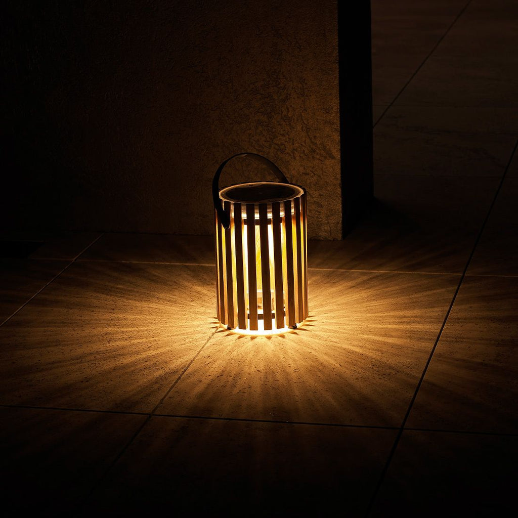 Detalj av Solcellelampe Star liten aluminium/teak dimmbar
