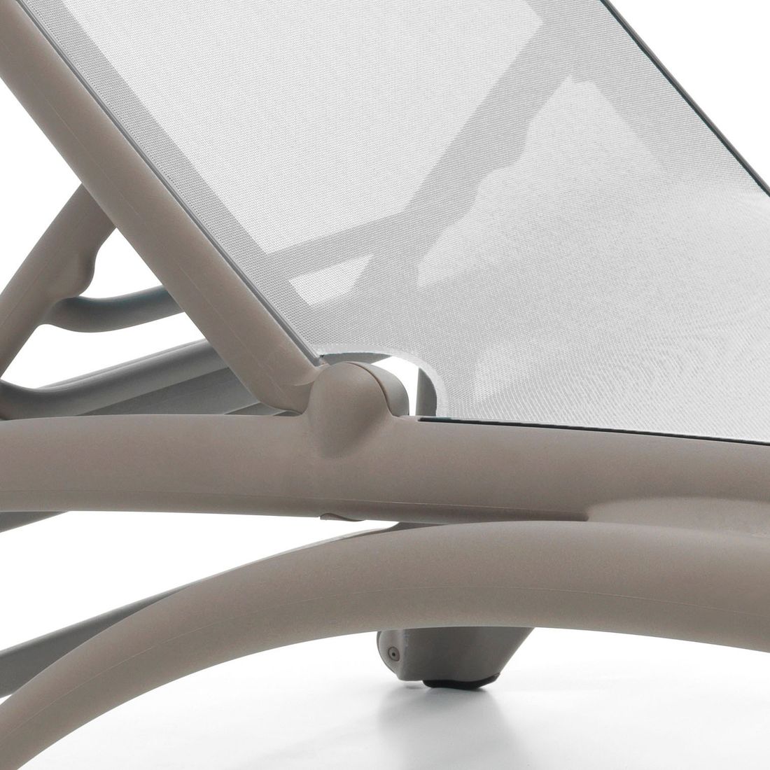 Solseng Atlantico justerbar plast/textilen taupe/hvit stabelbar design